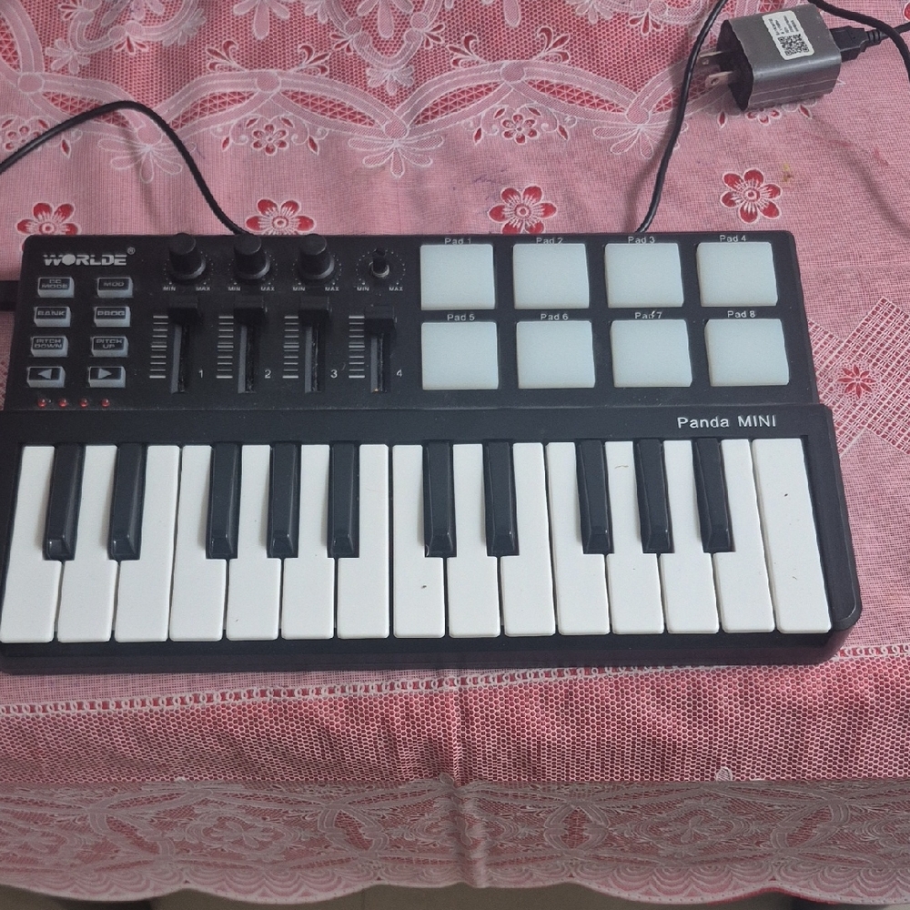 Panda MINI Black and White MIDI Controller